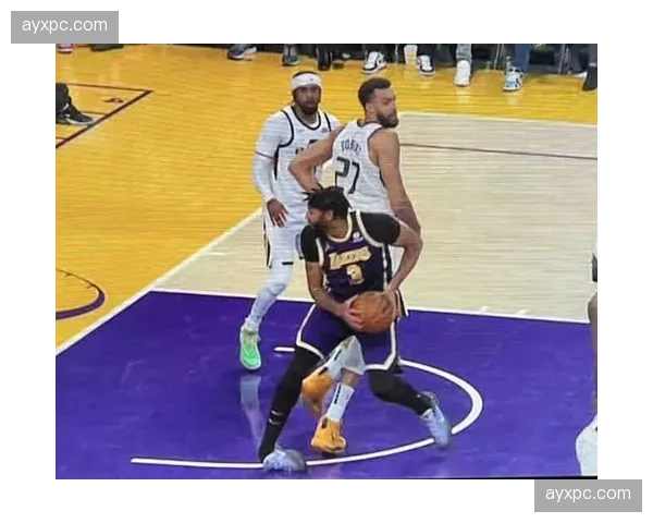 门将佩林小腿不适被换下，检查显示无结构性损伤